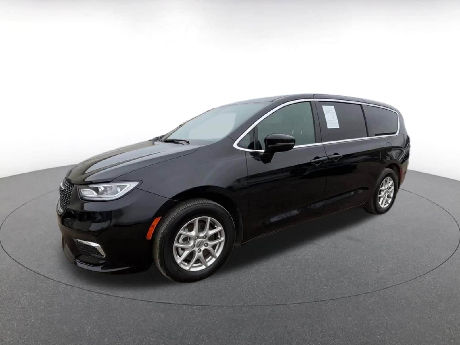 Thumbnail: 2025 Chrysler Pacifica - 8