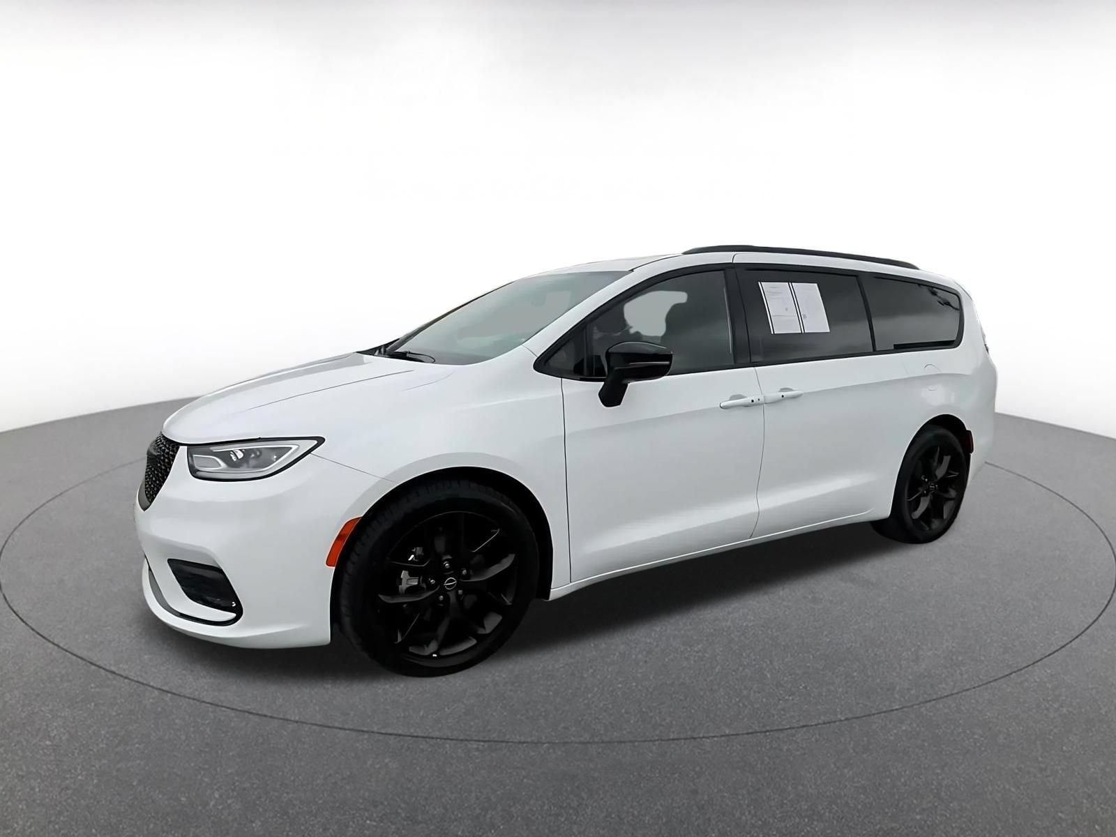 Thumbnail: 2025 Chrysler Pacifica - 8