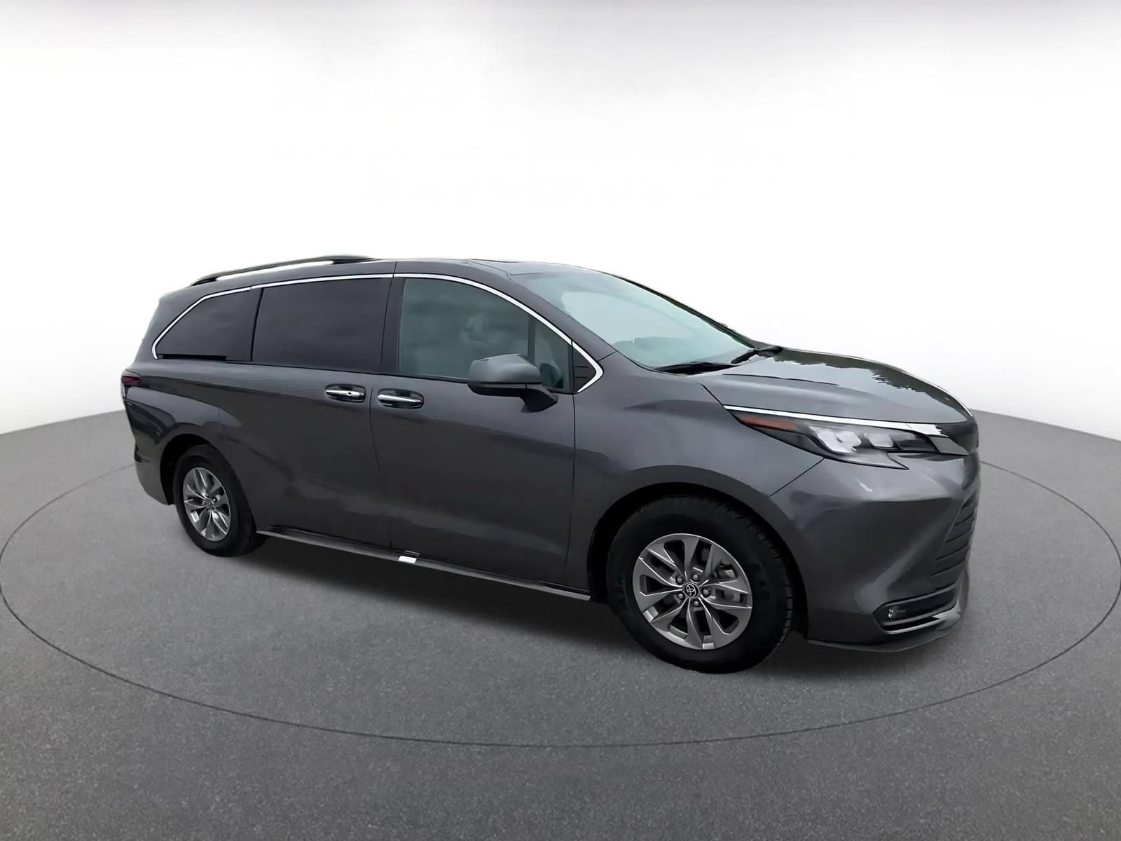 Thumbnail: 2025 Toyota Sienna - 2