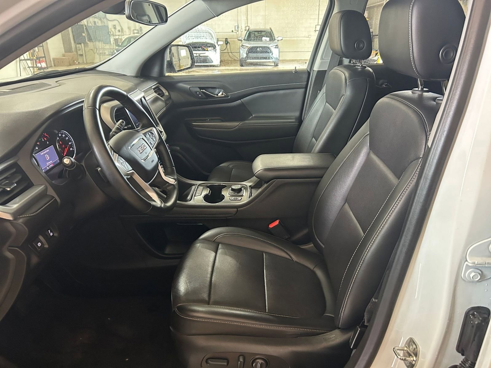 2023 GMC Acadia SLT 32