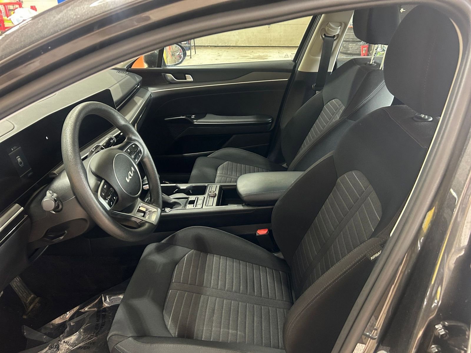 Thumbnail: 2025 Kia K5 - 27