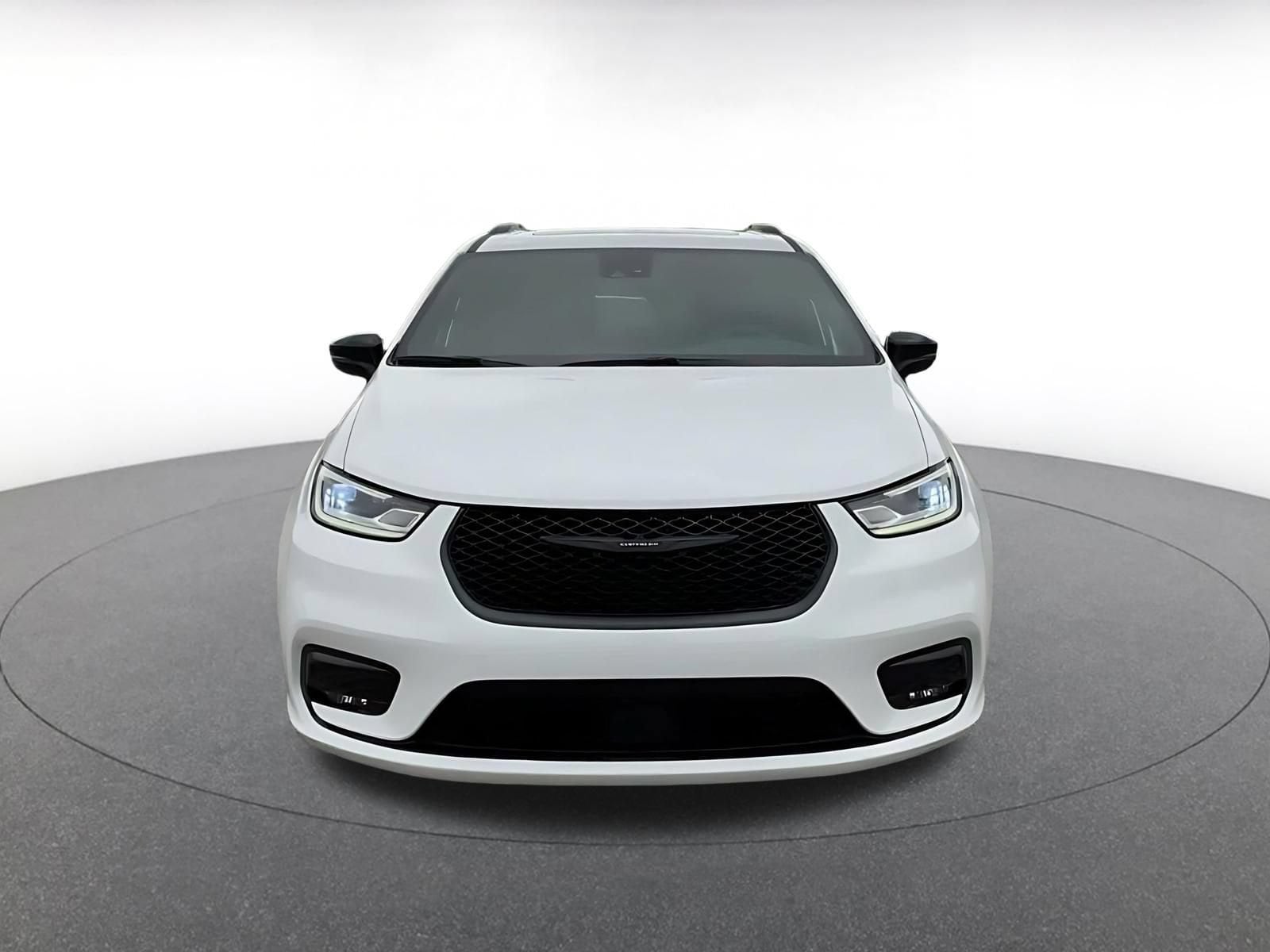 Thumbnail: 2025 Chrysler Pacifica - 4