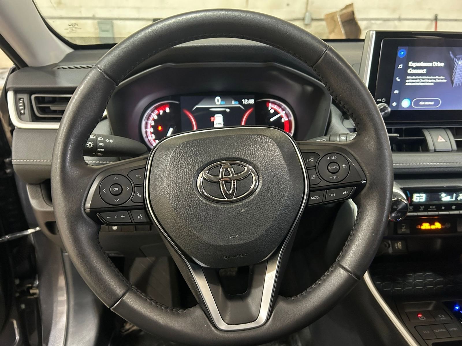 Thumbnail: 2025 Toyota RAV4 - 28