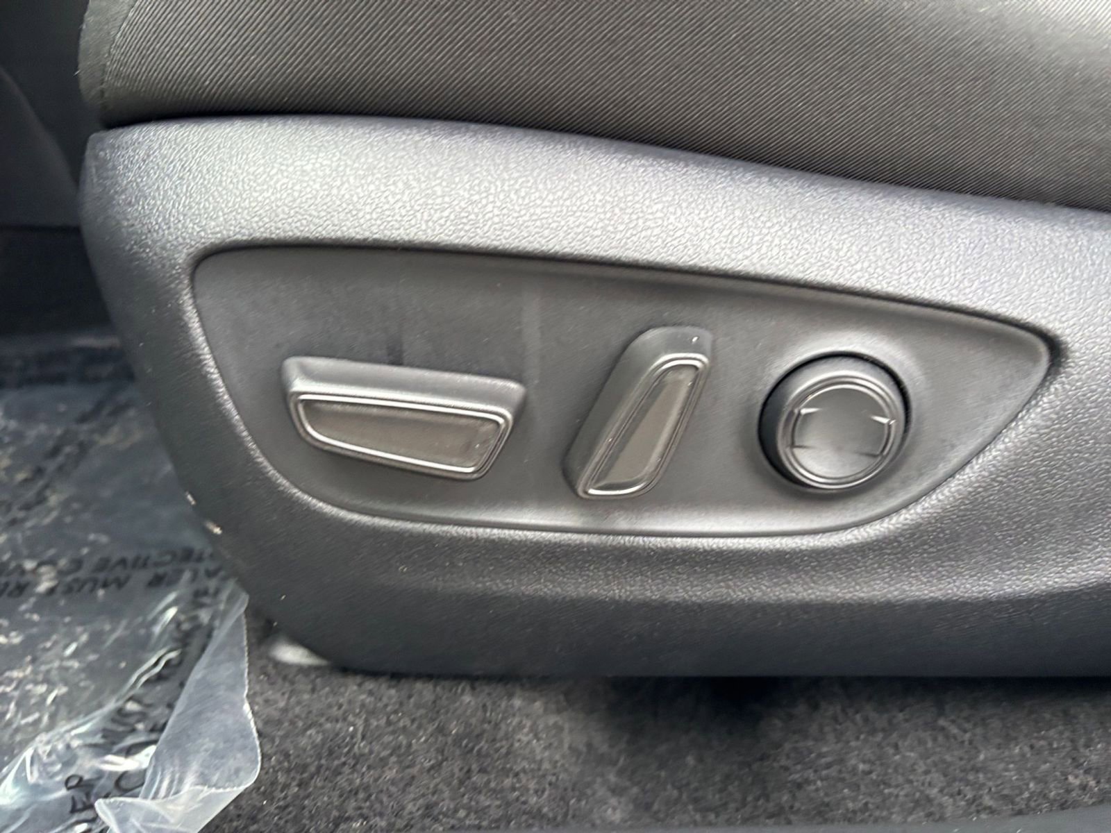 Thumbnail: 2025 Toyota RAV4 - 23