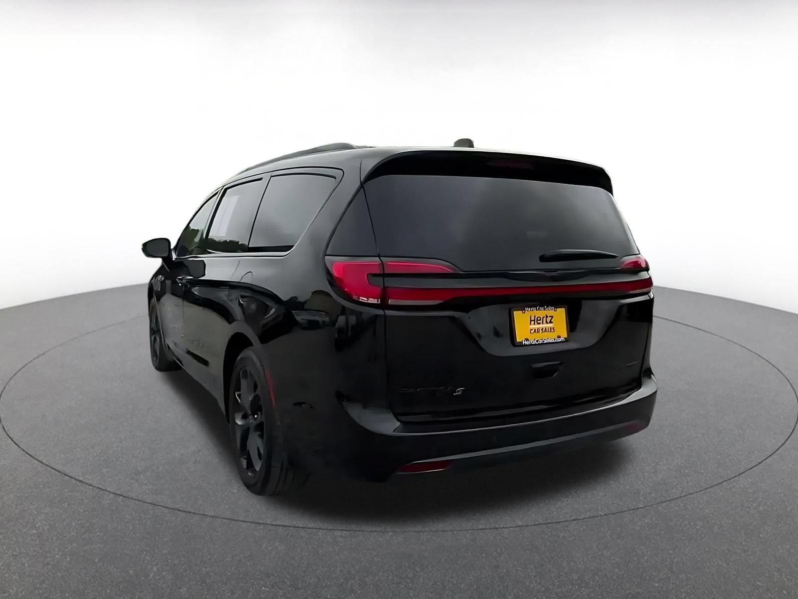 Thumbnail: 2025 Chrysler Pacifica - 11