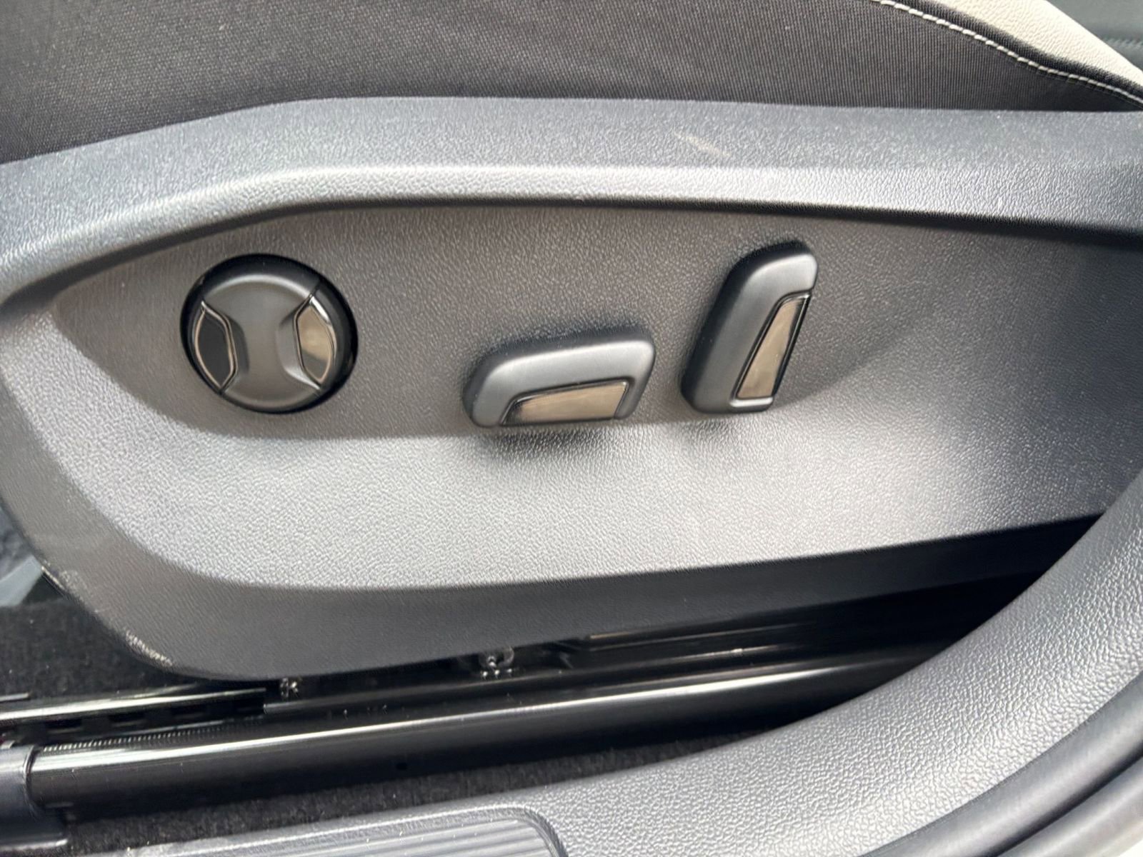 Thumbnail: 2025 Volkswagen Taos - 23