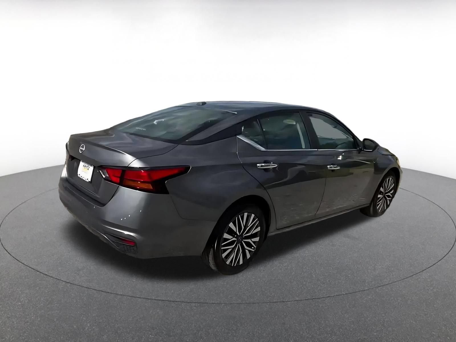 Thumbnail: 2025 Nissan Altima - 11