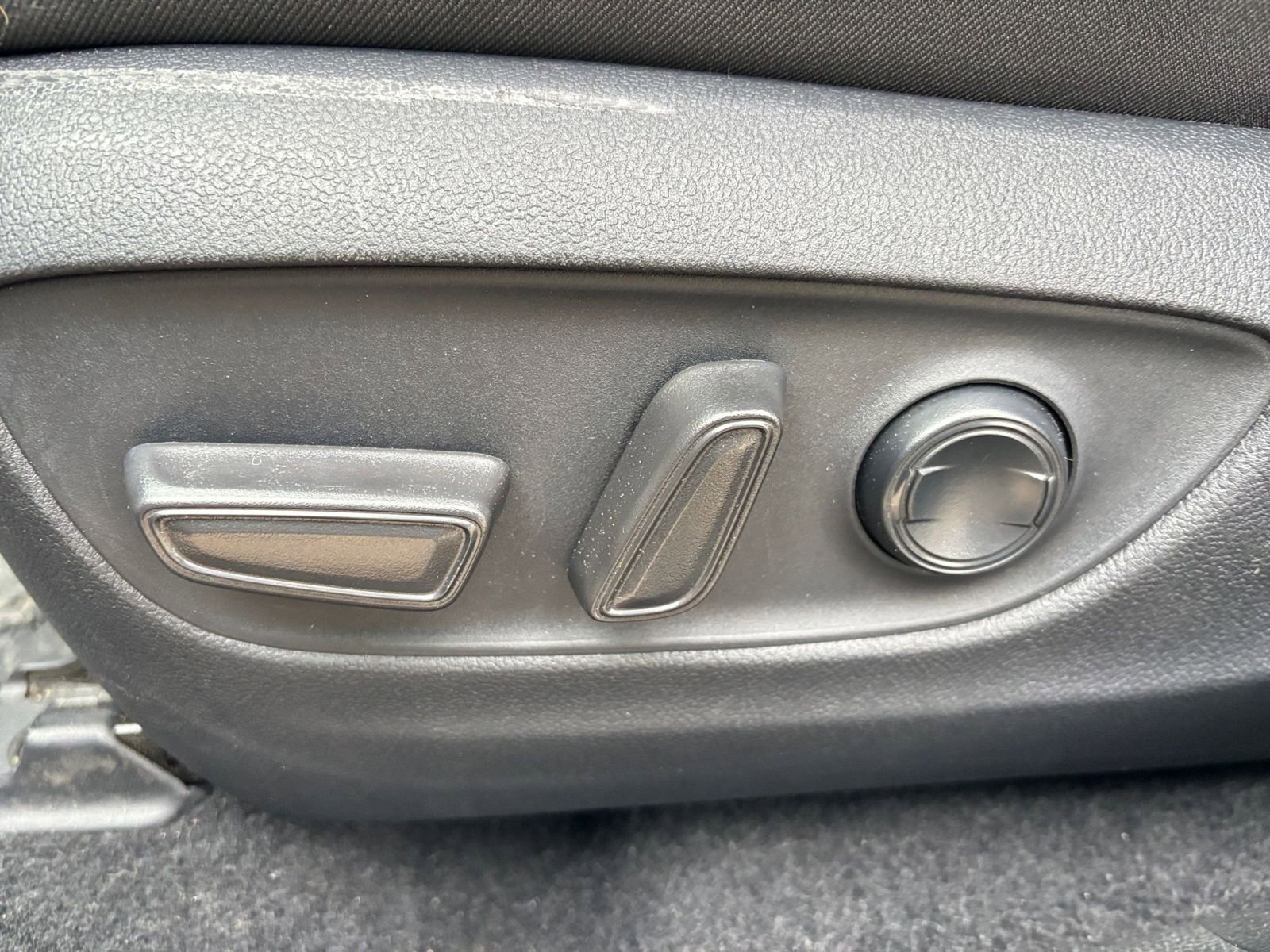 Thumbnail: 2025 Toyota RAV4 - 23