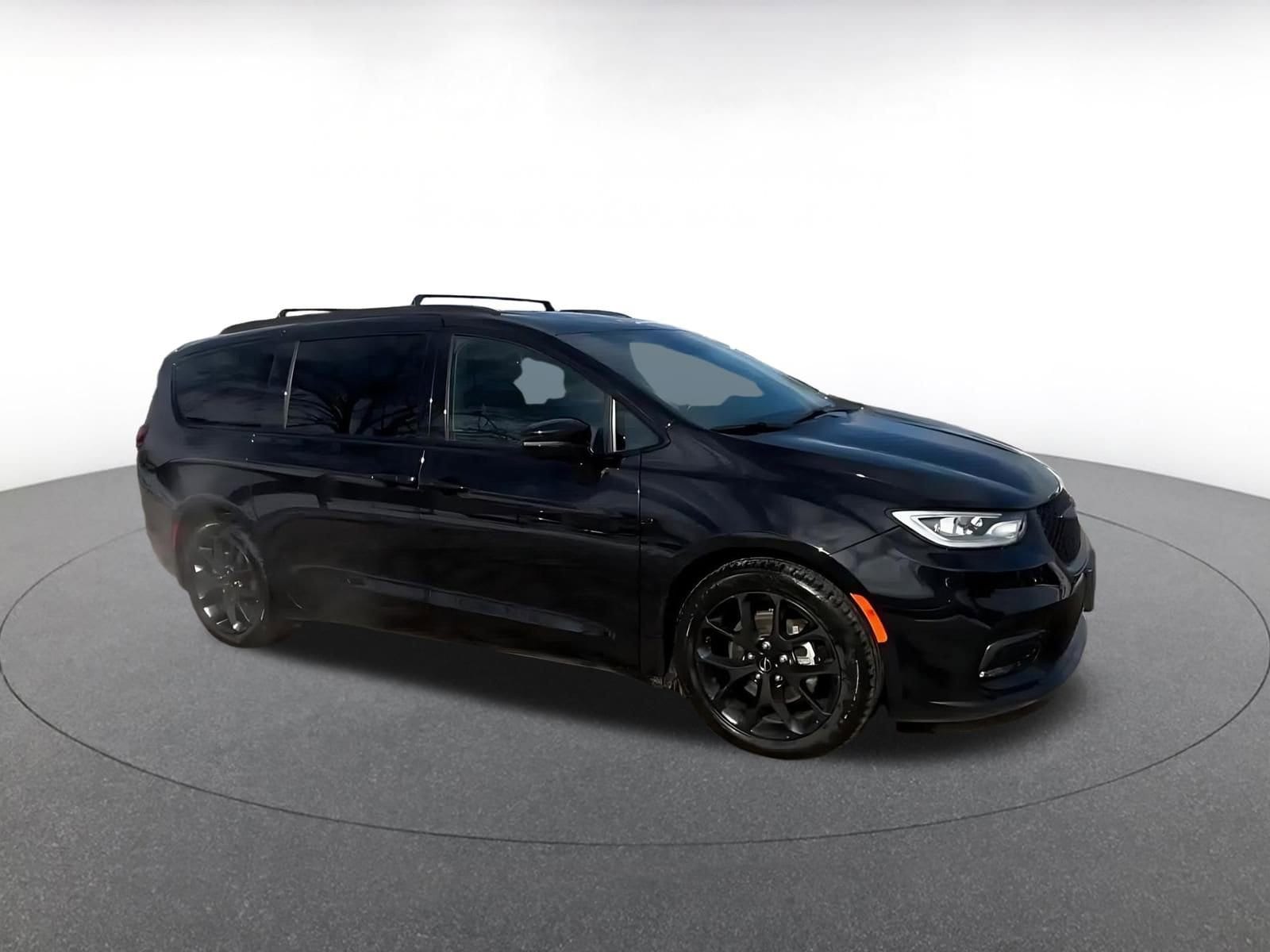 Thumbnail: 2025 Chrysler Pacifica - 2