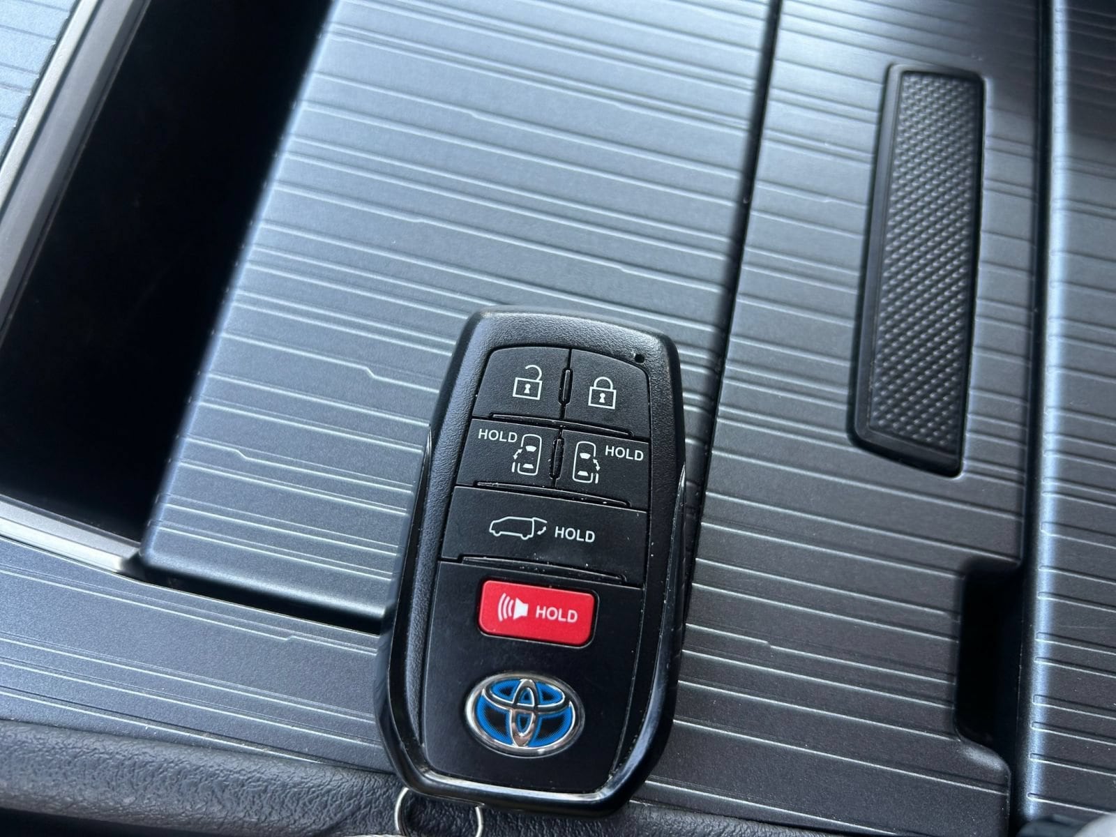 Thumbnail: 2025 Toyota Sienna - 18