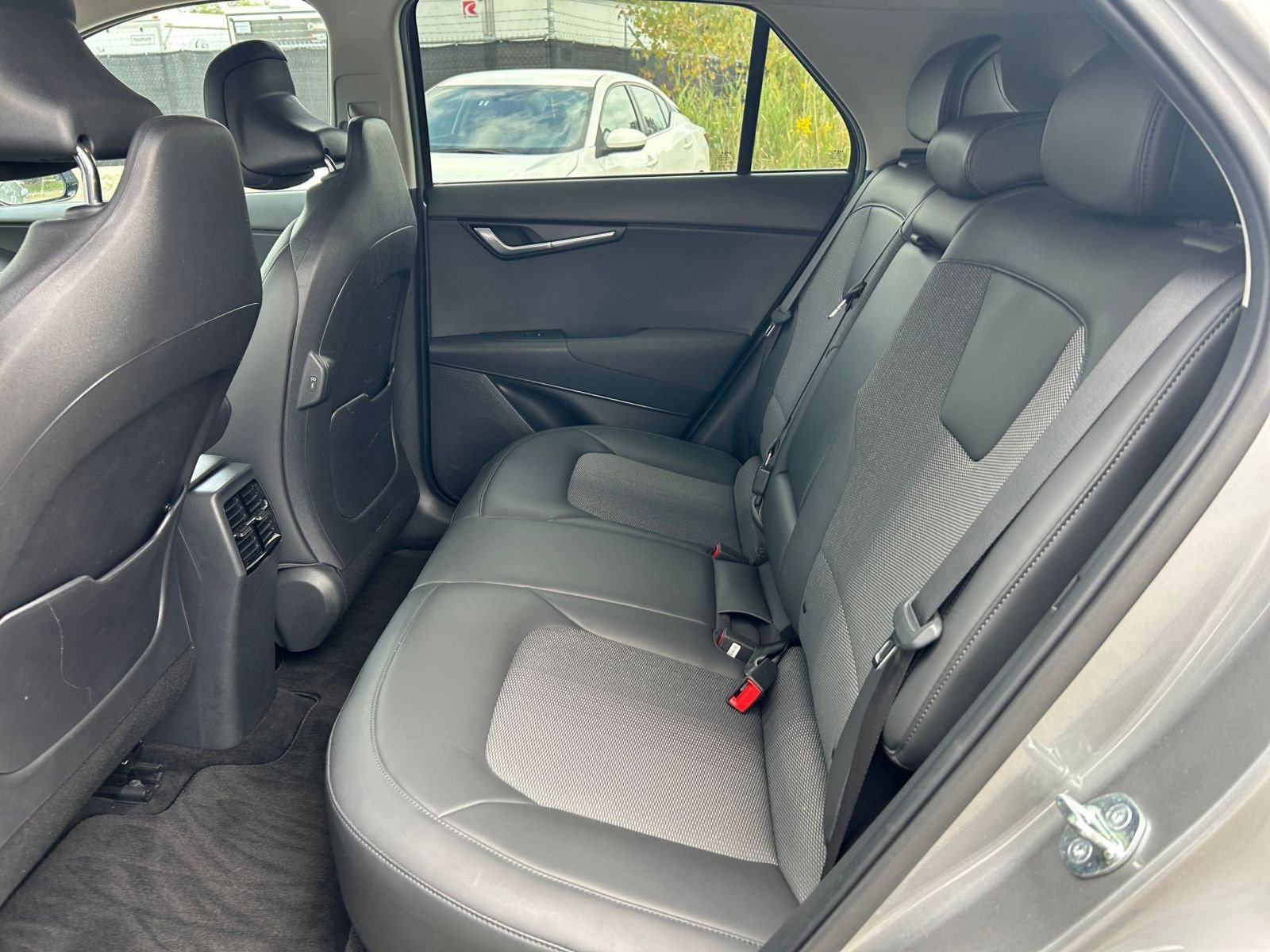 Thumbnail: 2023 Kia Niro - 30