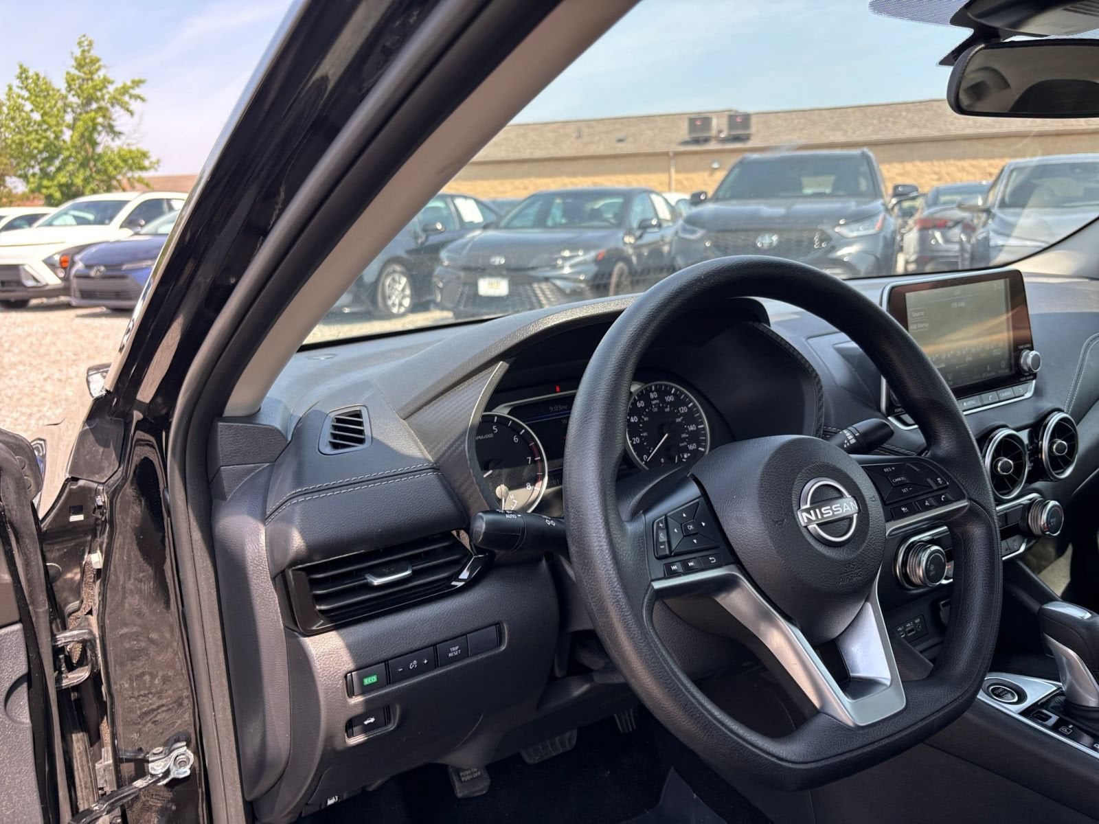 Thumbnail: 2025 Nissan Sentra - 32