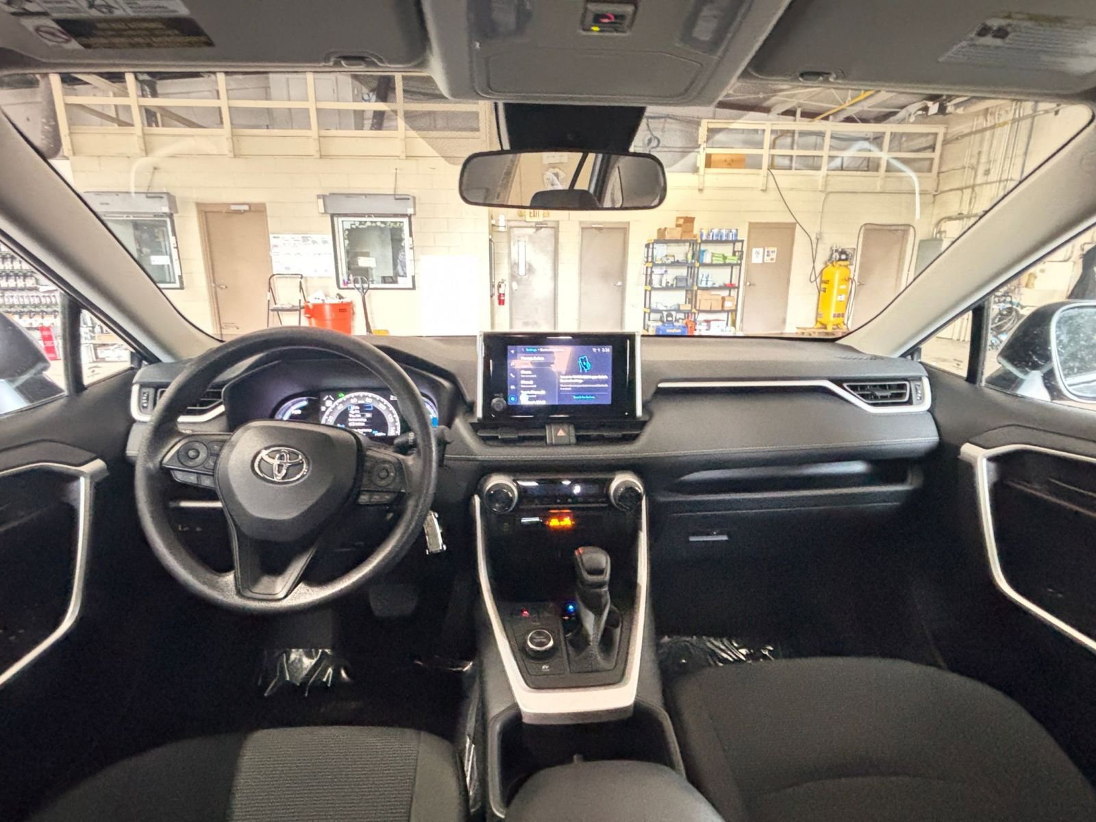 Thumbnail: 2025 Toyota RAV4 - 31