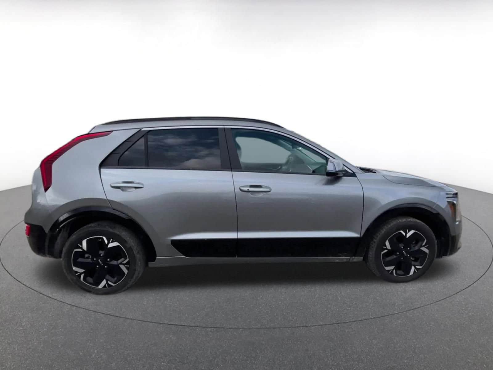 Thumbnail: 2023 Kia Niro - 16