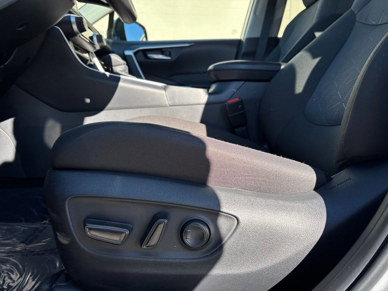 Thumbnail: 2025 Toyota RAV4 - 27