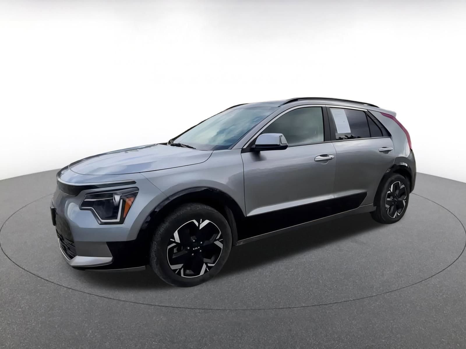 Thumbnail: 2023 Kia Niro - 8