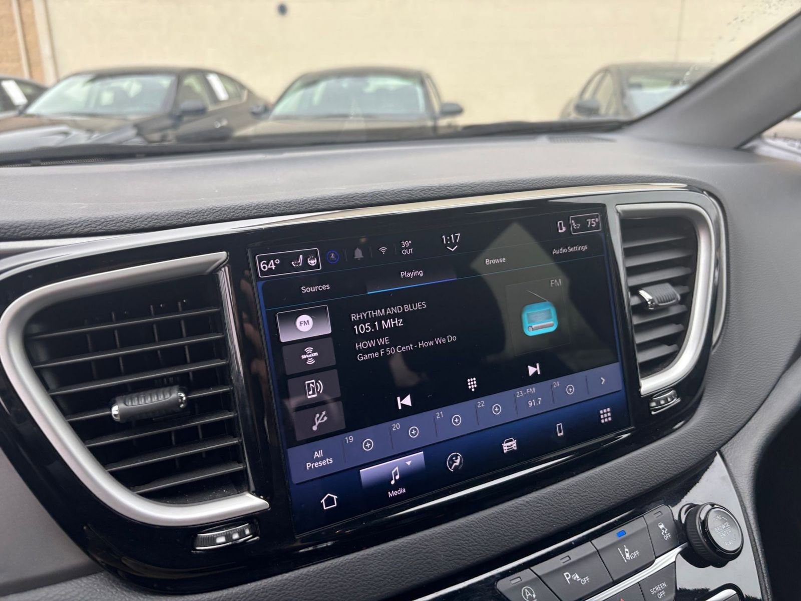 Thumbnail: 2025 Chrysler Pacifica - 21