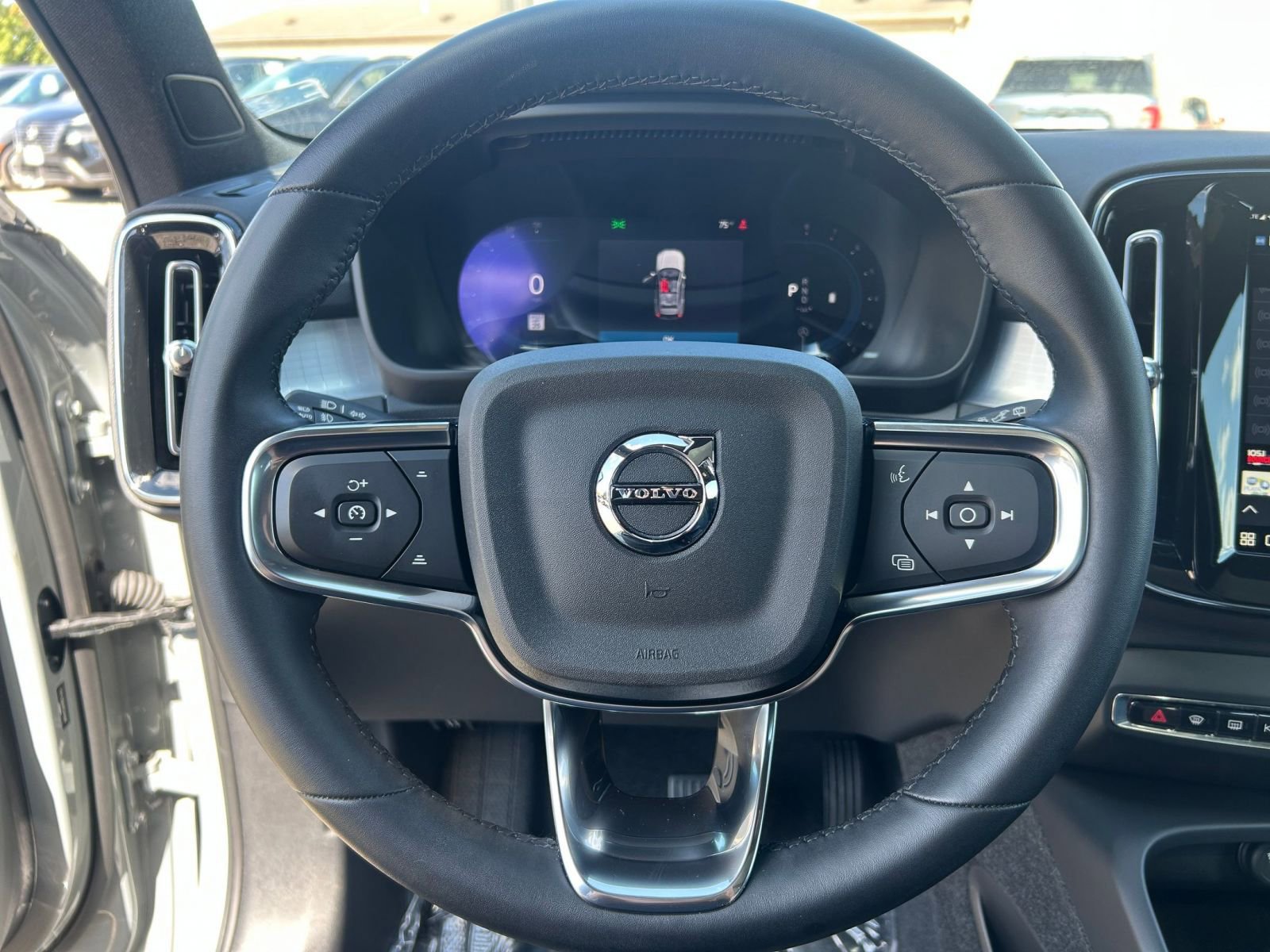 Thumbnail: 2024 Volvo XC40 - 30