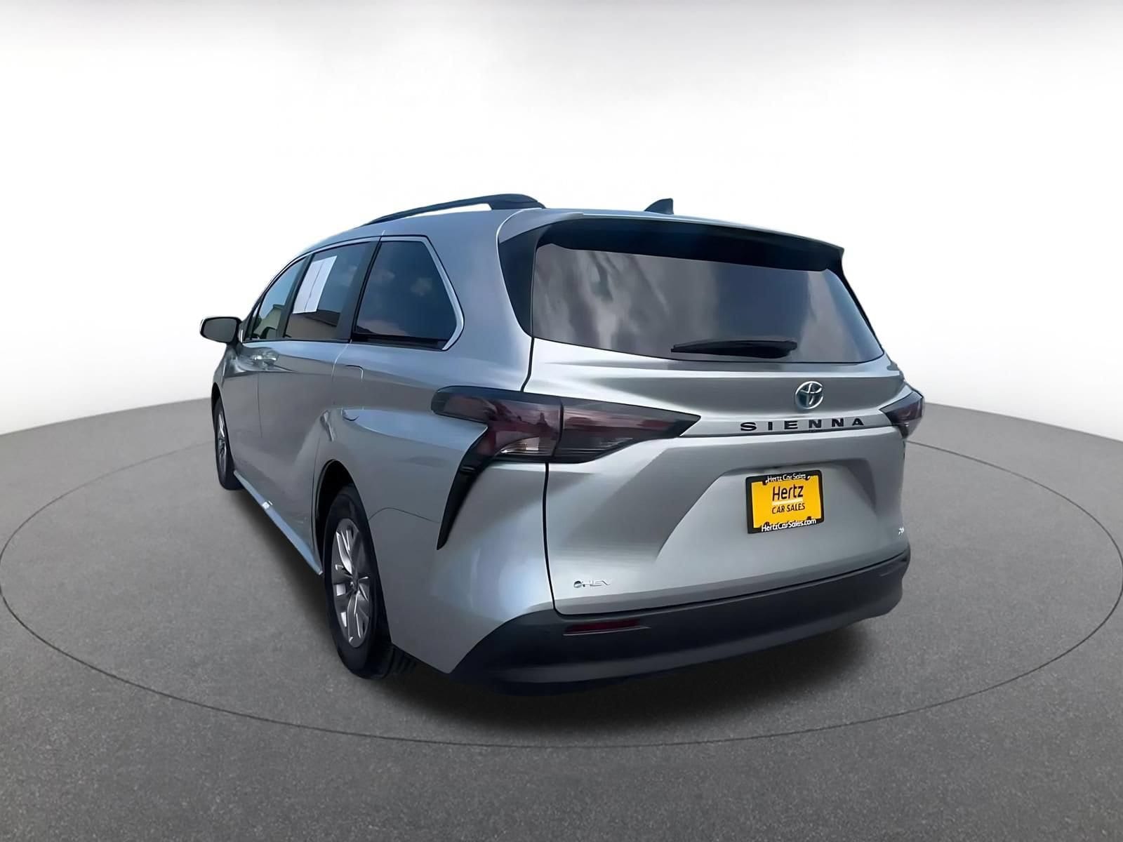 Thumbnail: 2025 Toyota Sienna - 9