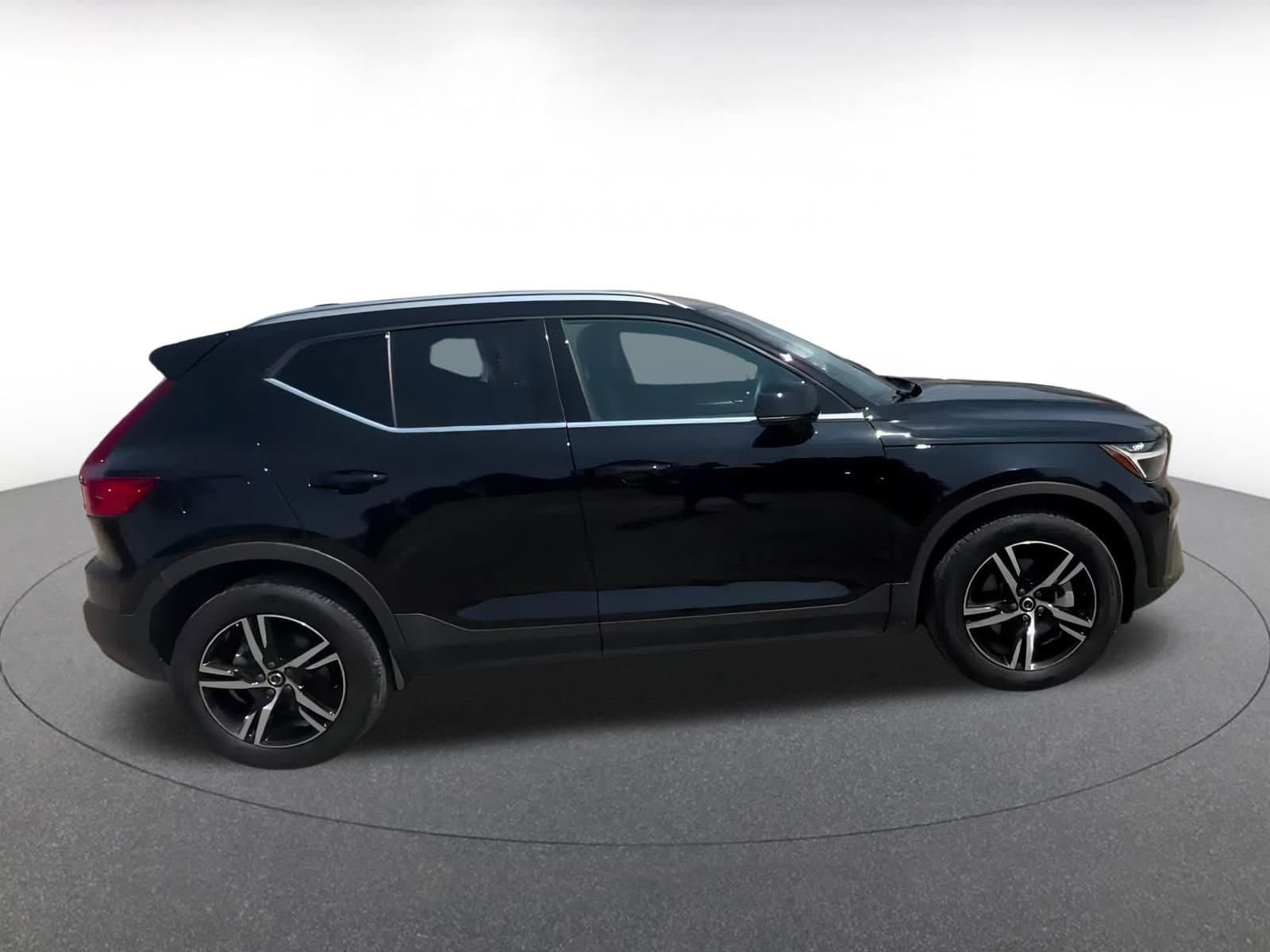 Thumbnail: 2024 Volvo XC40 - 15