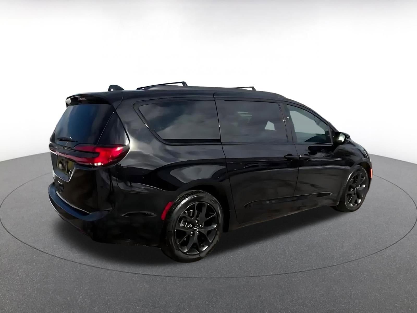 Thumbnail: 2025 Chrysler Pacifica - 14