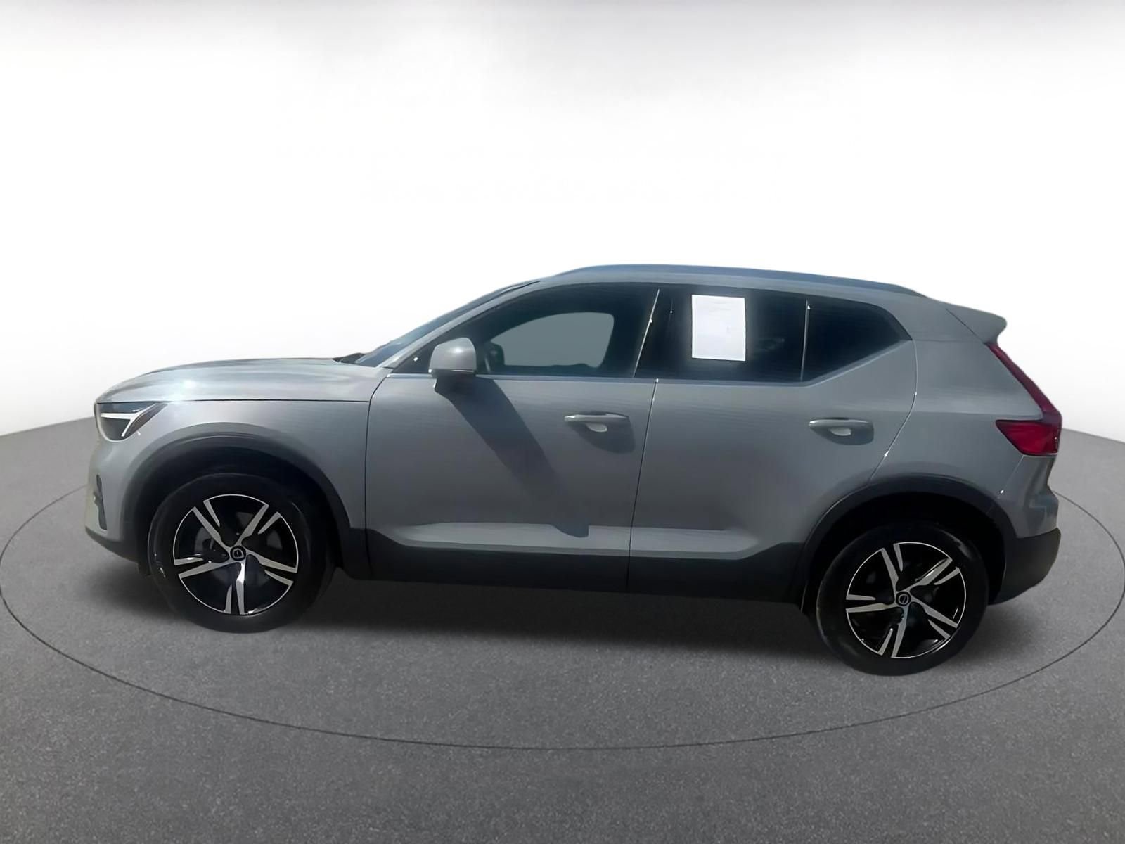 Thumbnail: 2024 Volvo XC40 - 9