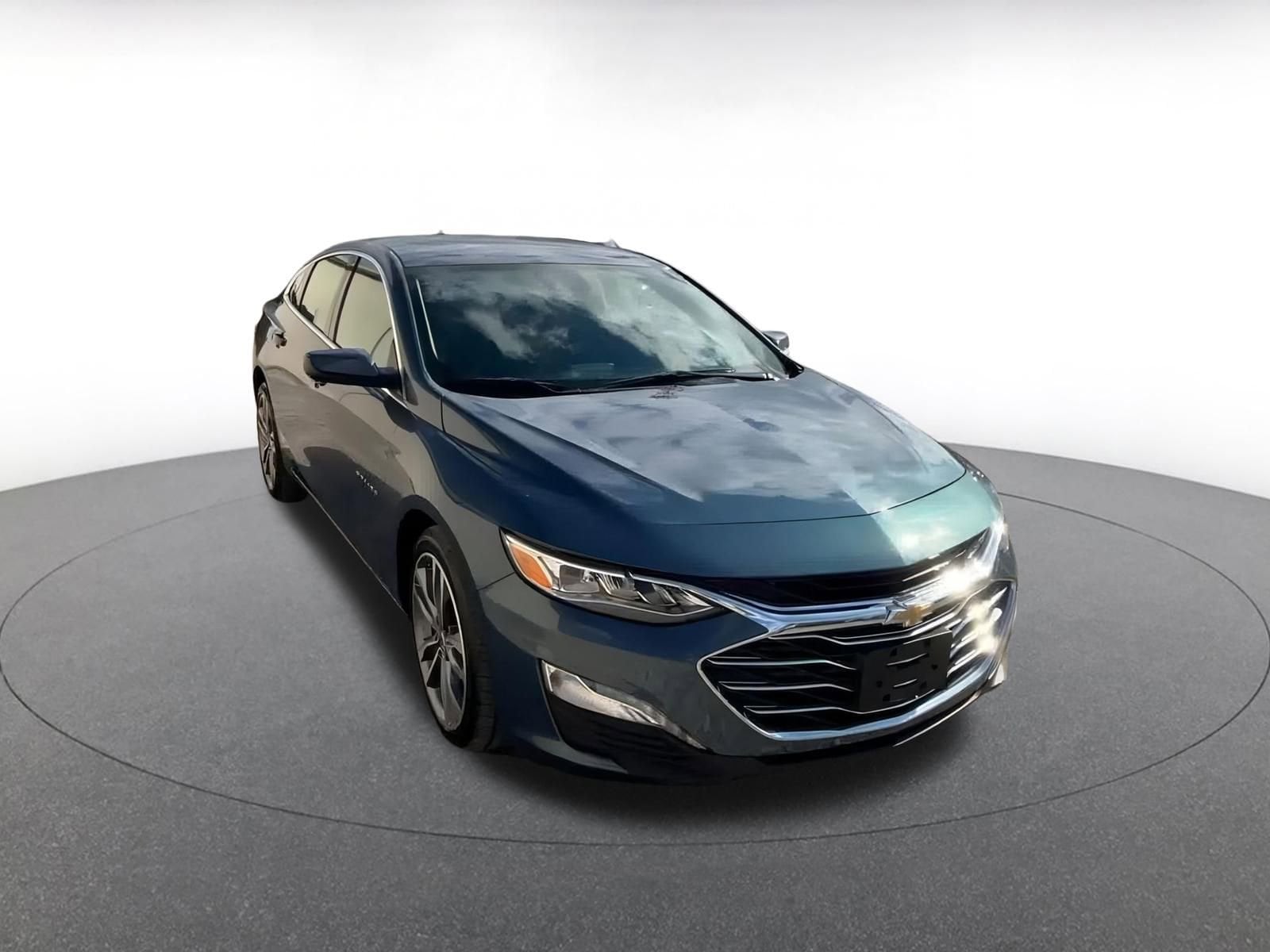 Thumbnail: 2024 Chevrolet Malibu - 3