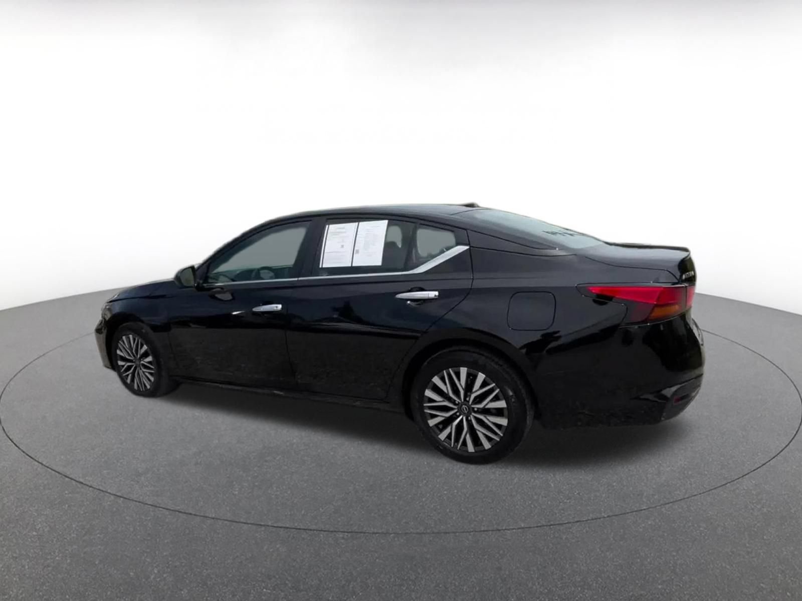 Thumbnail: 2025 Nissan Altima - 10