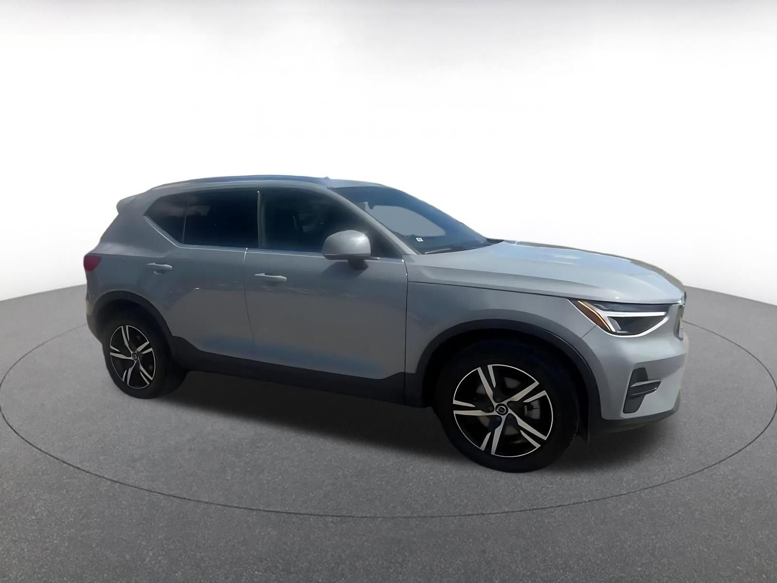Thumbnail: 2024 Volvo XC40 - 2