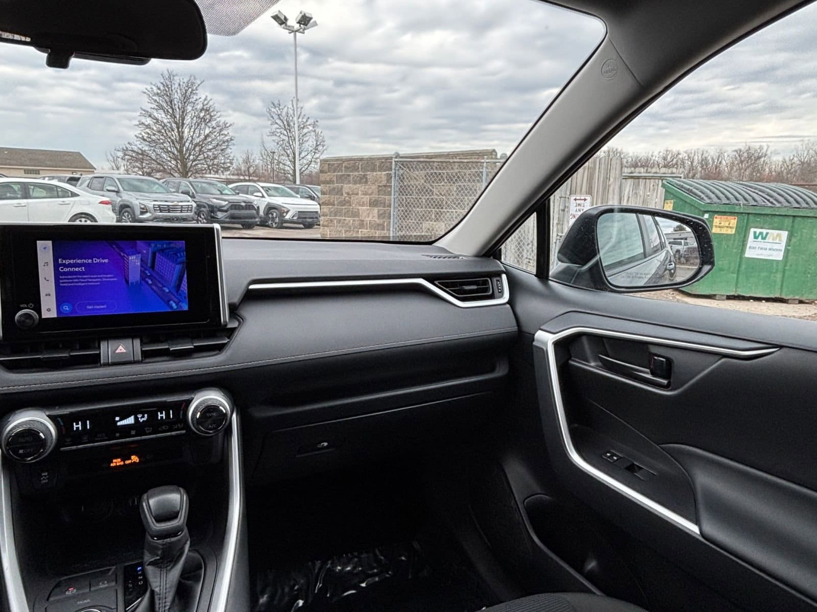 Thumbnail: 2025 Toyota RAV4 - 33