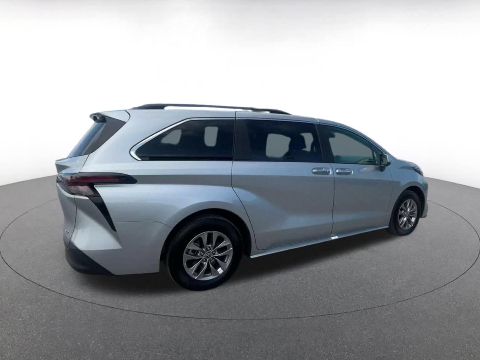 Thumbnail: 2025 Toyota Sienna - 11