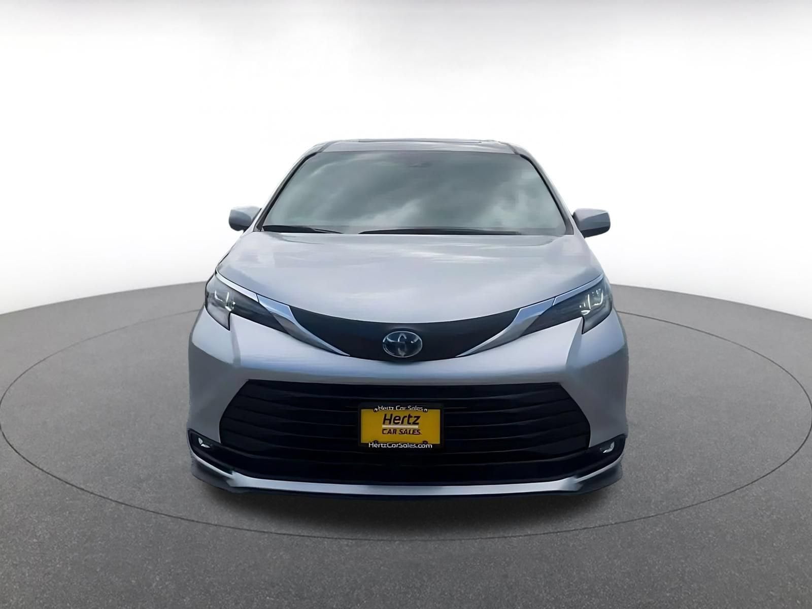Thumbnail: 2025 Toyota Sienna - 4