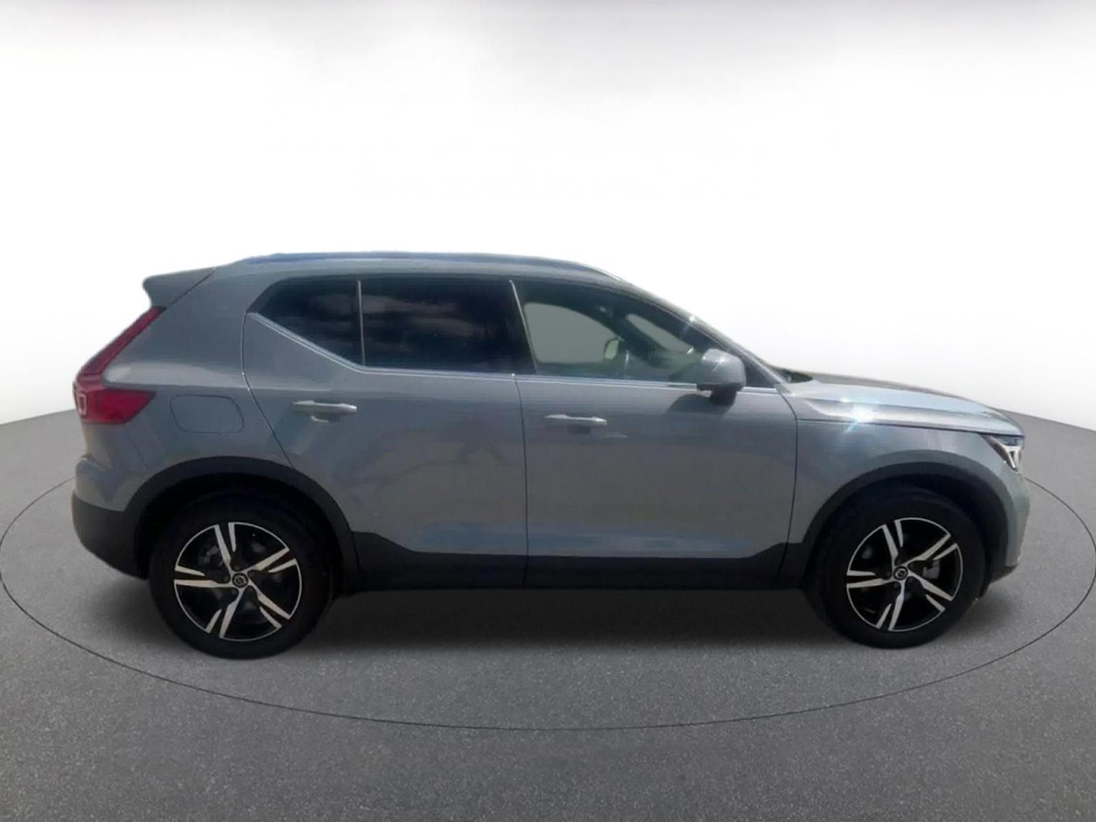 Thumbnail: 2024 Volvo XC40 - 16