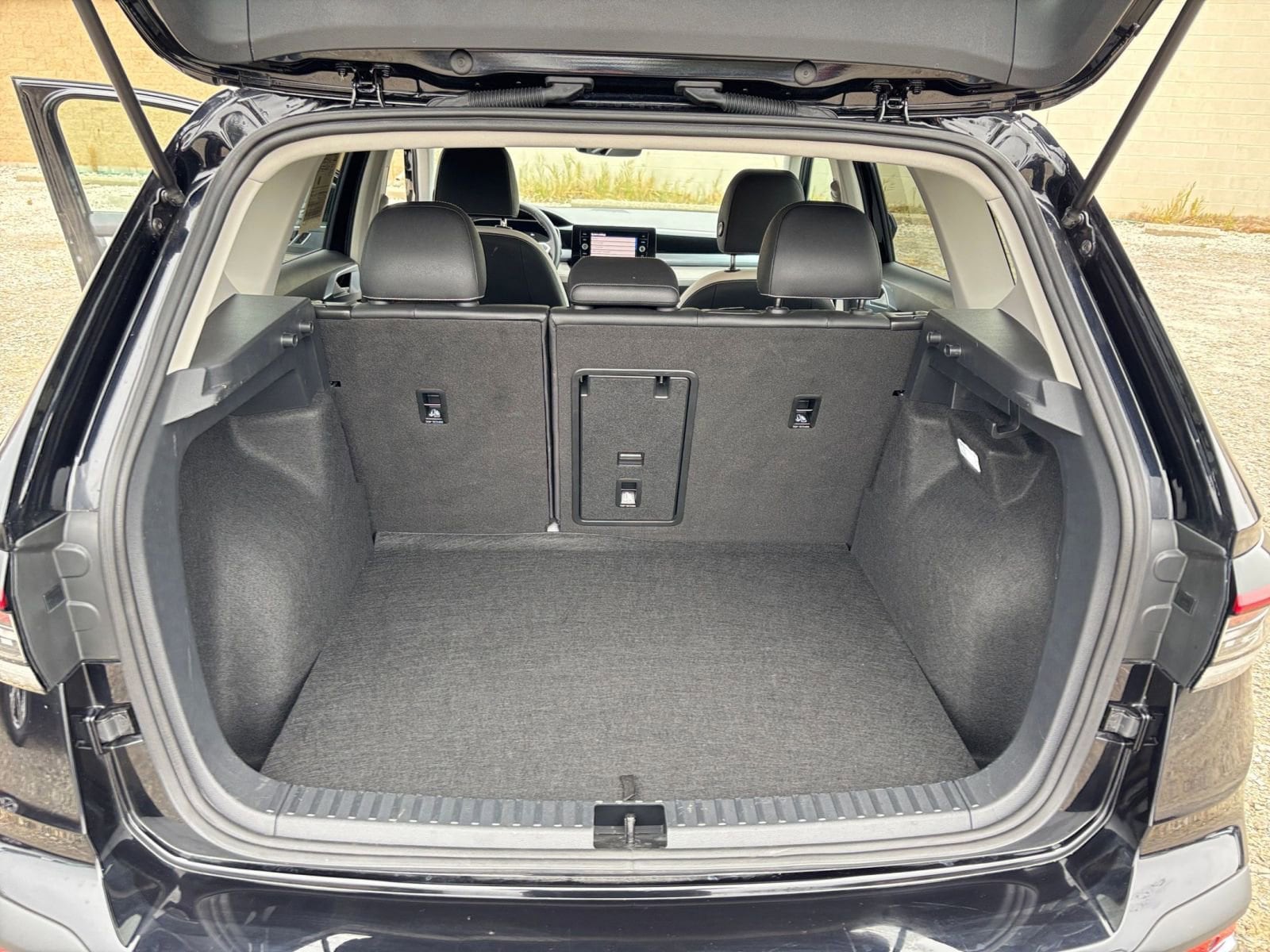 Thumbnail: 2025 Volkswagen Taos - 31