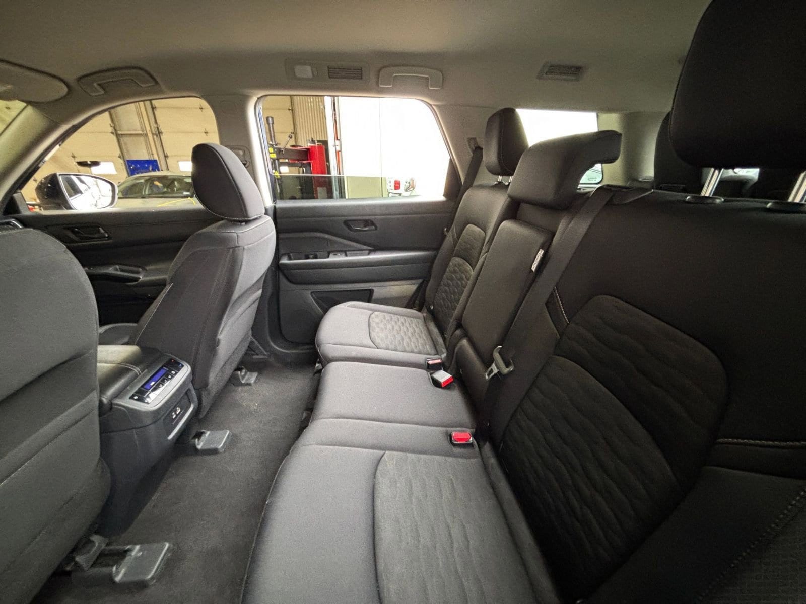 Thumbnail: 2025 Nissan Pathfinder - 28