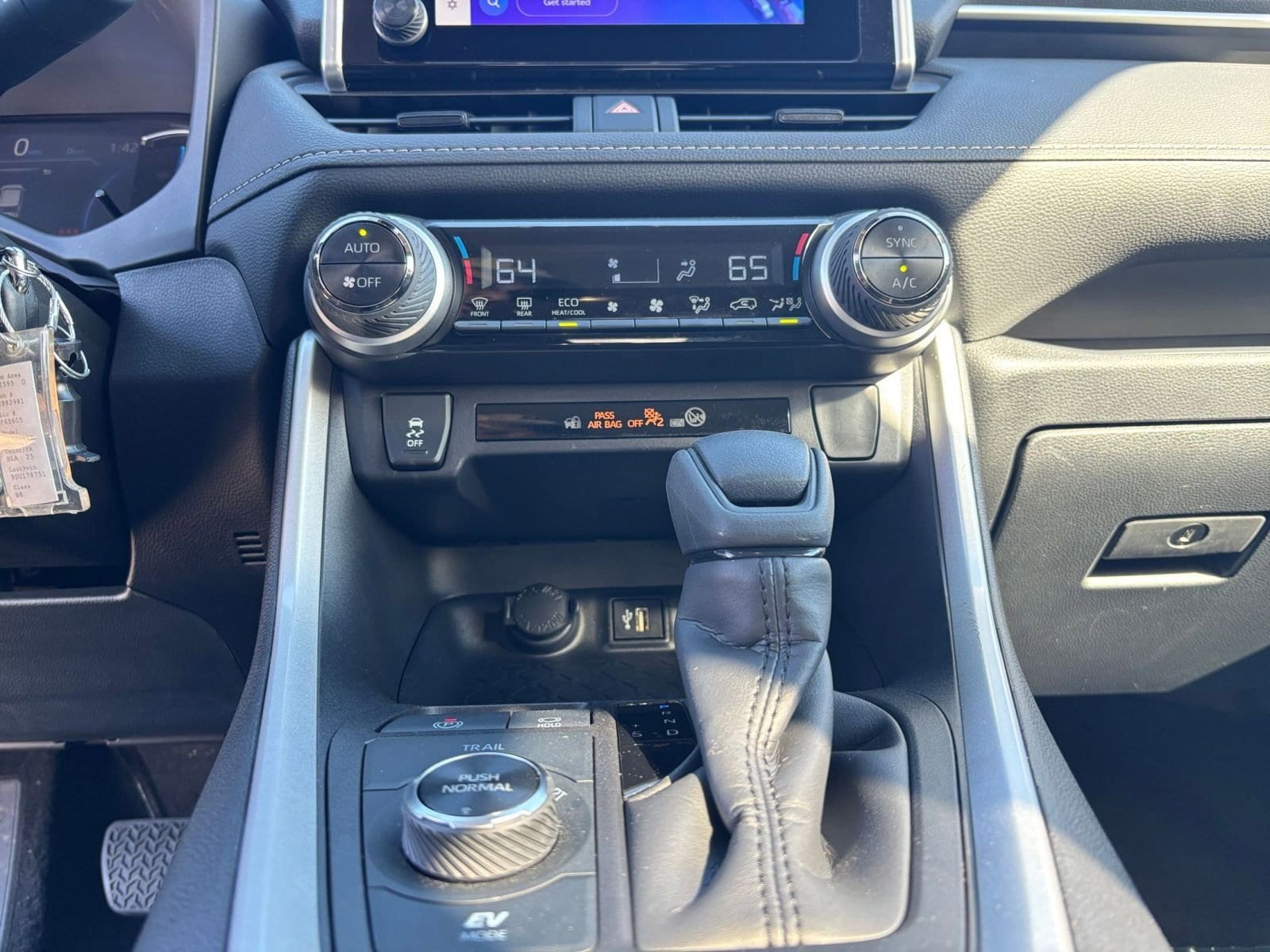 Thumbnail: 2025 Toyota RAV4 - 18