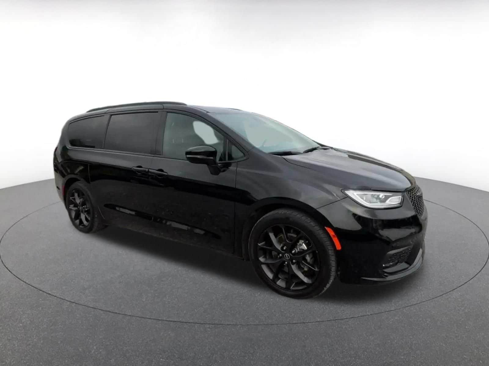 Thumbnail: 2025 Chrysler Pacifica - 2