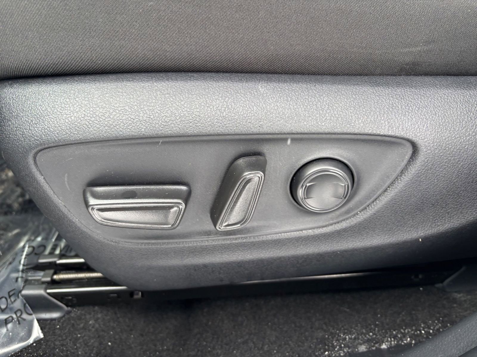 Thumbnail: 2025 Toyota RAV4 - 23