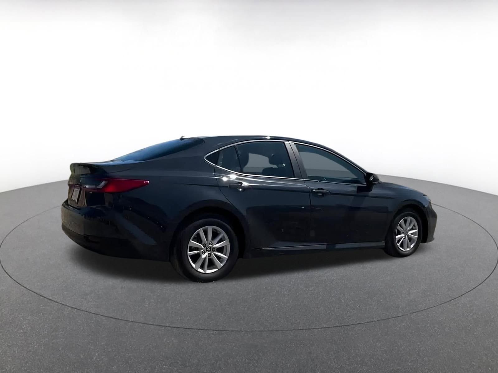2025 Toyota Camry LE 17