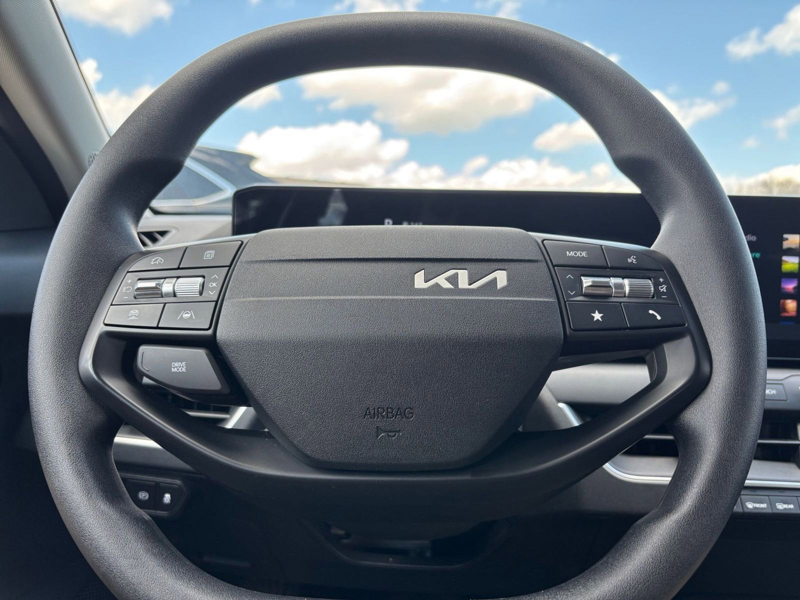 Thumbnail: 2025 Kia K4 - 28