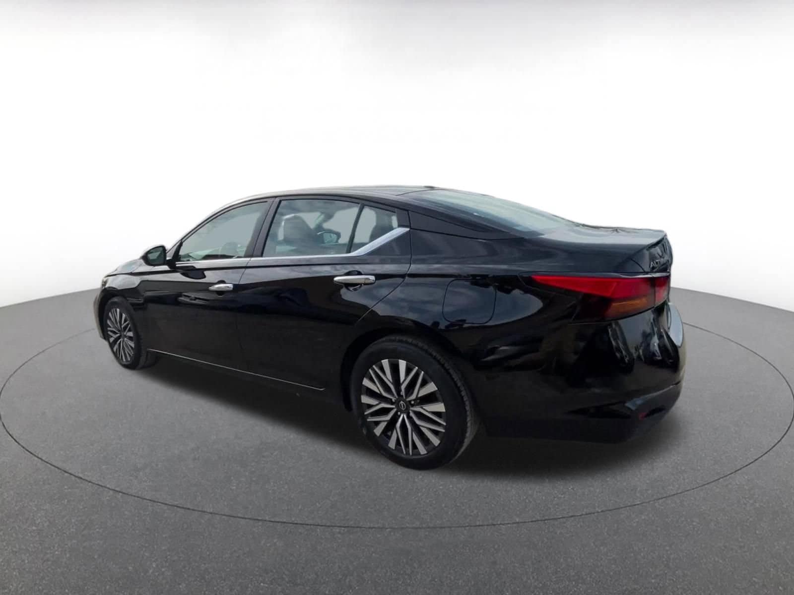 Thumbnail: 2025 Nissan Altima - 10