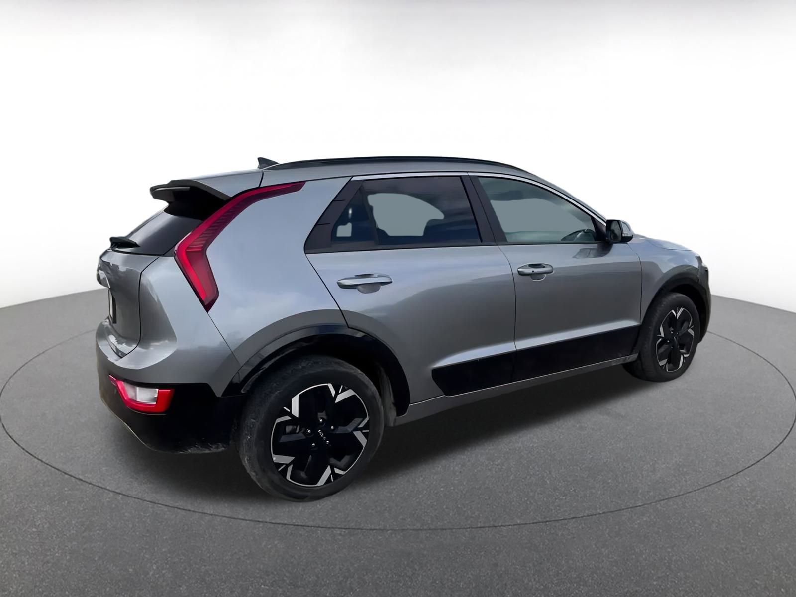 Thumbnail: 2023 Kia Niro - 15