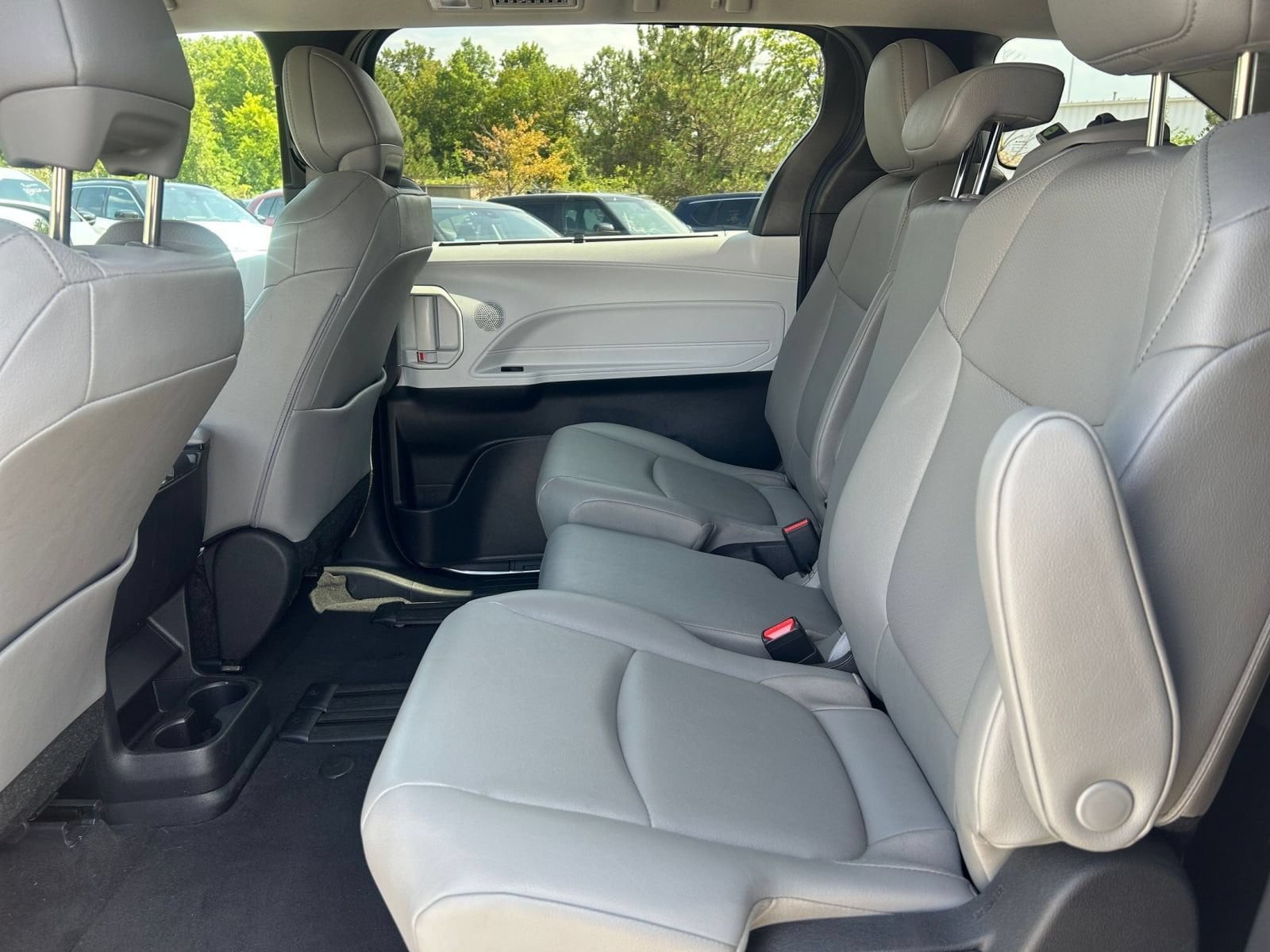 Thumbnail: 2025 Toyota Sienna - 23