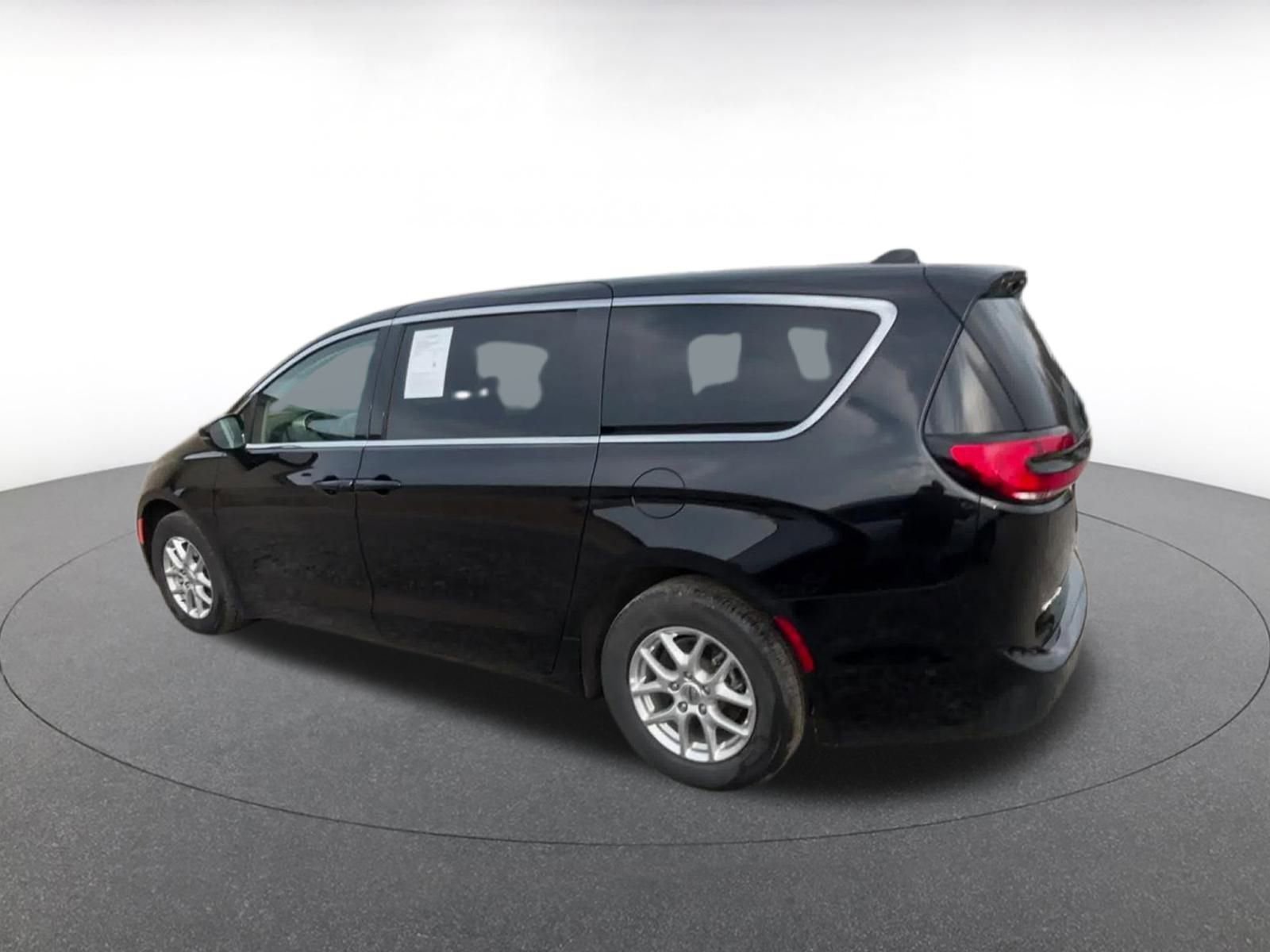 Thumbnail: 2024 Chrysler Pacifica - 10