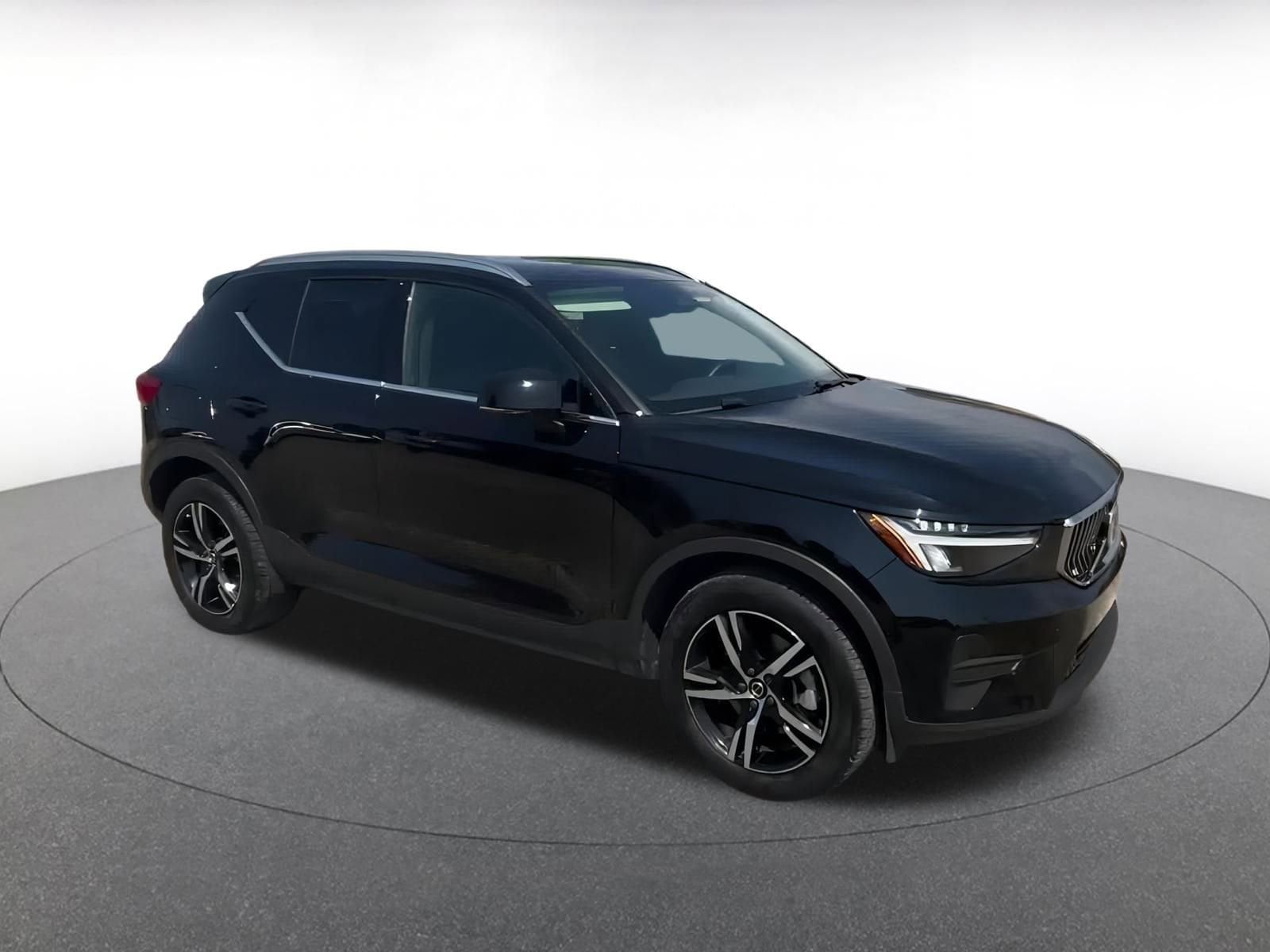 Thumbnail: 2024 Volvo XC40 - 2