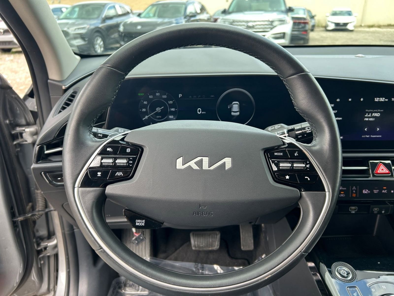 Thumbnail: 2023 Kia Niro - 32
