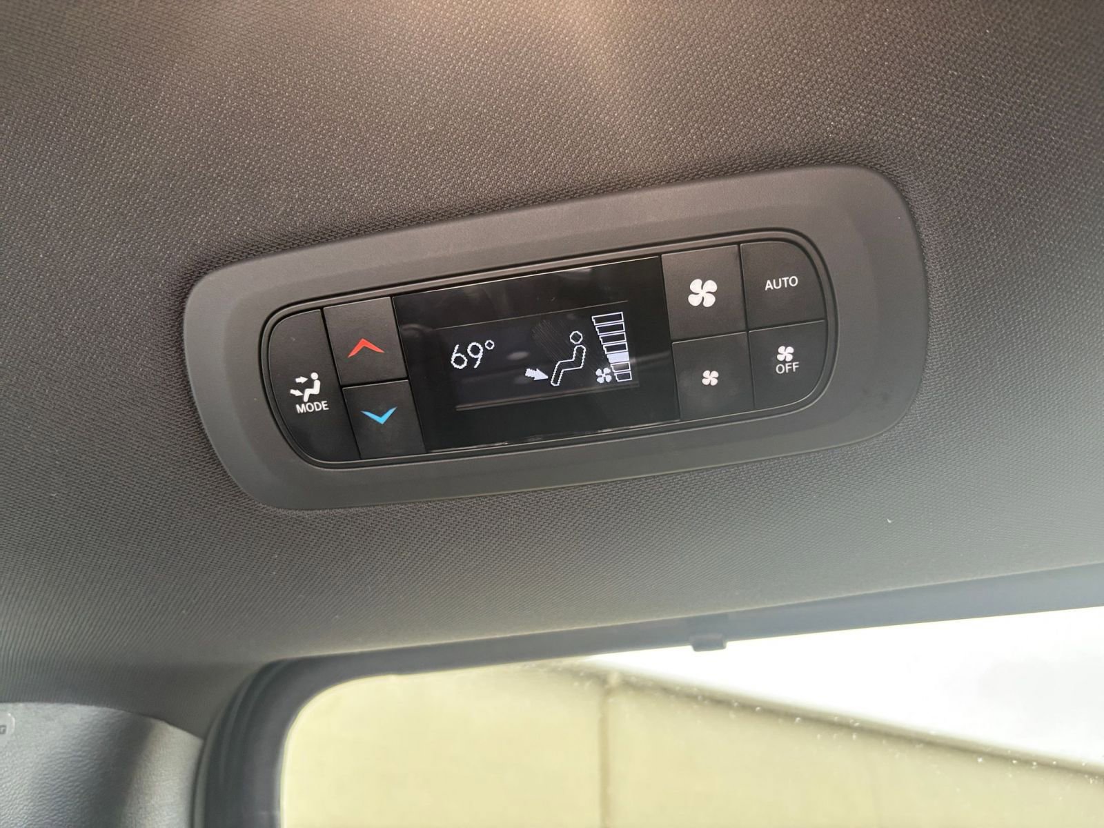 Thumbnail: 2025 Chrysler Pacifica - 24