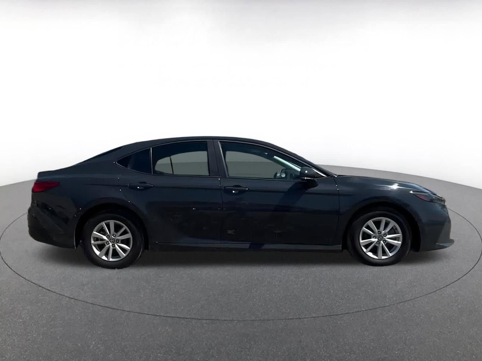 2025 Toyota Camry LE 18