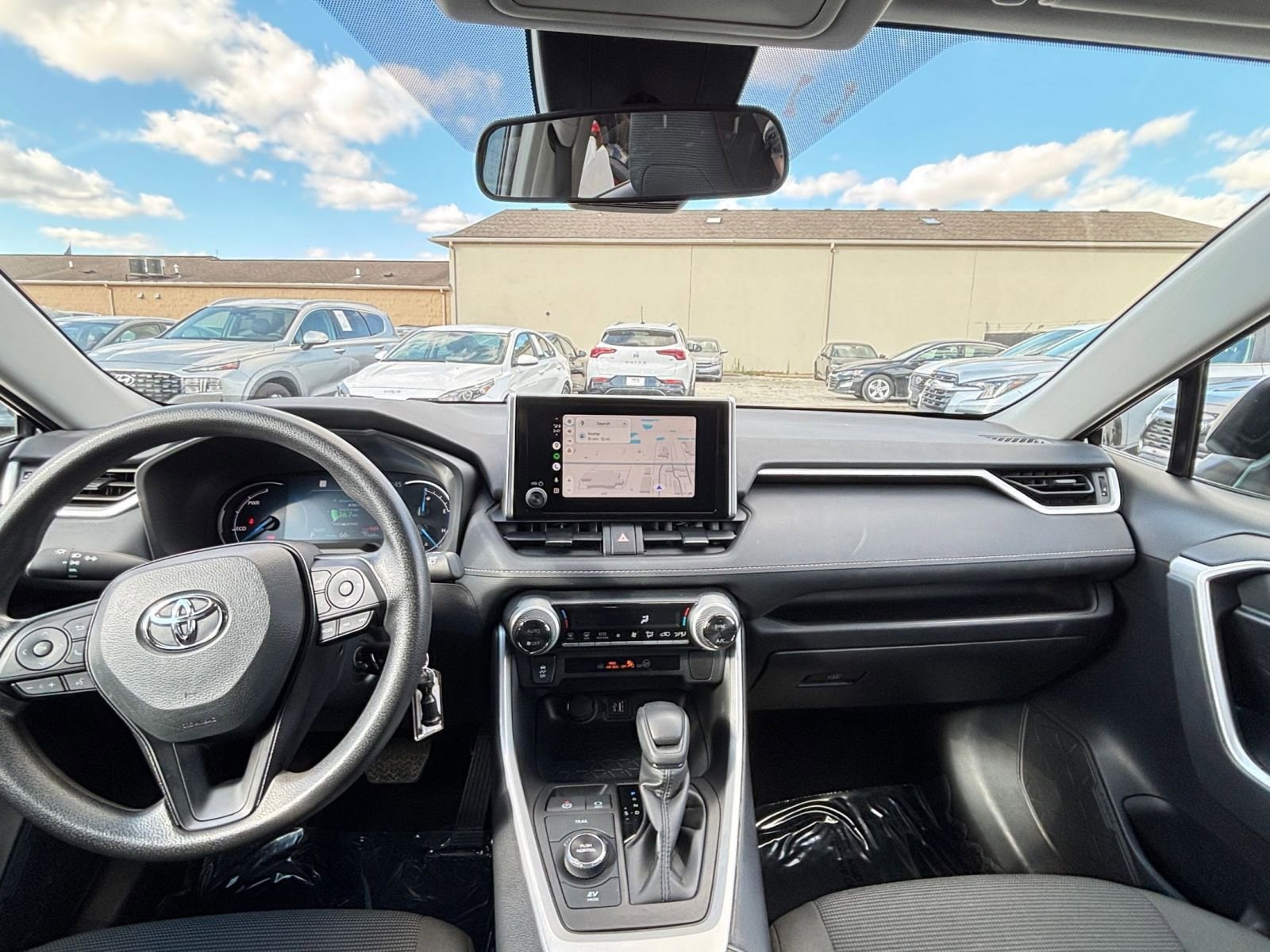 Thumbnail: 2025 Toyota RAV4 - 32