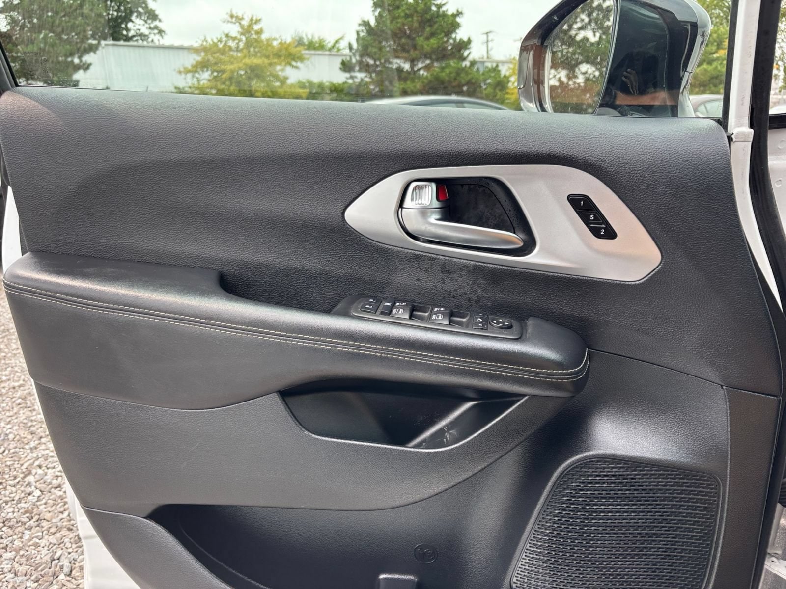 Thumbnail: 2025 Chrysler Pacifica - 18